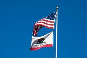 星条旗とカリフォルニア州旗